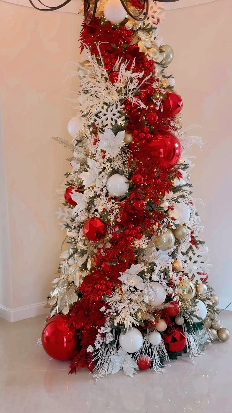 8 Christmas Tree Red and White Gold Decor Ideas for Holiday Elegance 6 Decorated Christmas tree with red, white, and gold ornaments and snowflake decorations.